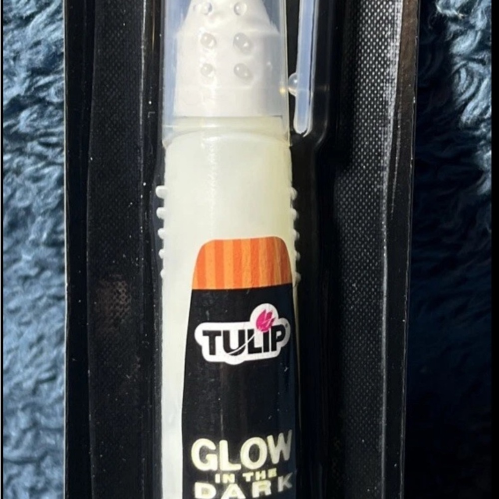 Tulip Glow in the Dark Fabric Paint PEN NEW .63 fl Oz